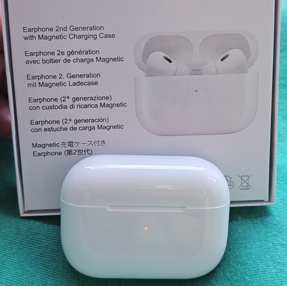 Airpods 2Gen - Picture 2 of 3